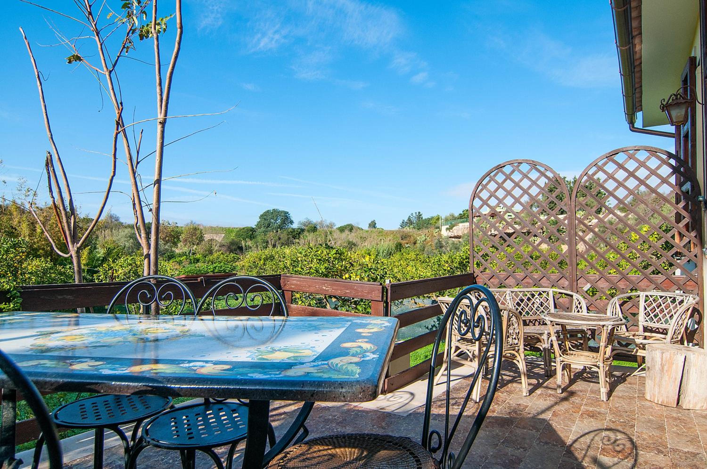 Spacious house in Lido di Noto with terrace and garden view 4