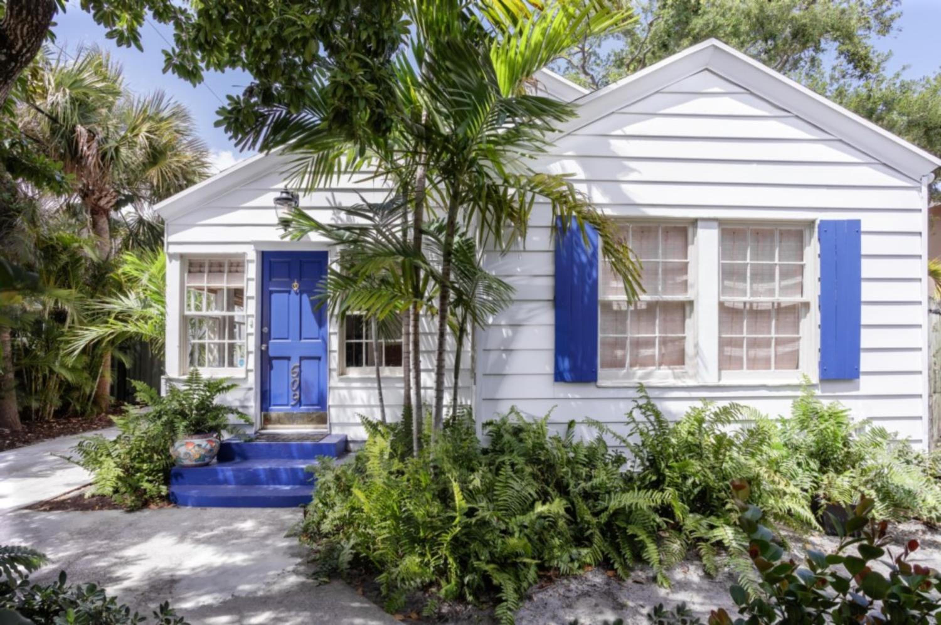 Palm Beach Oasis - Indulge in Garden Tranquility with Alfresco Dining