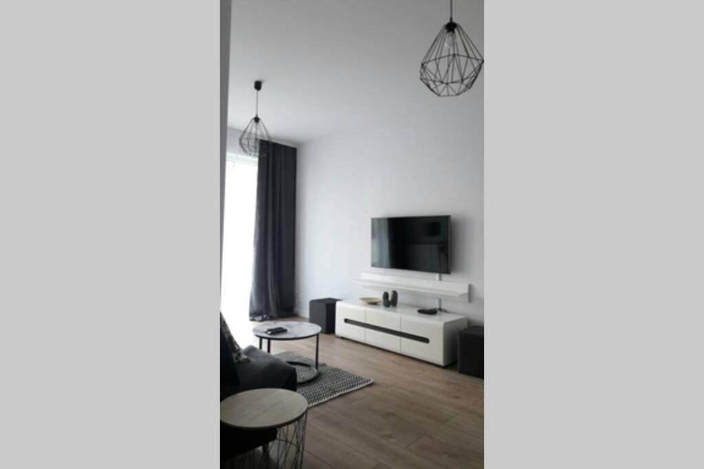 Lux Apartment close to Medicover and Paley view 5
