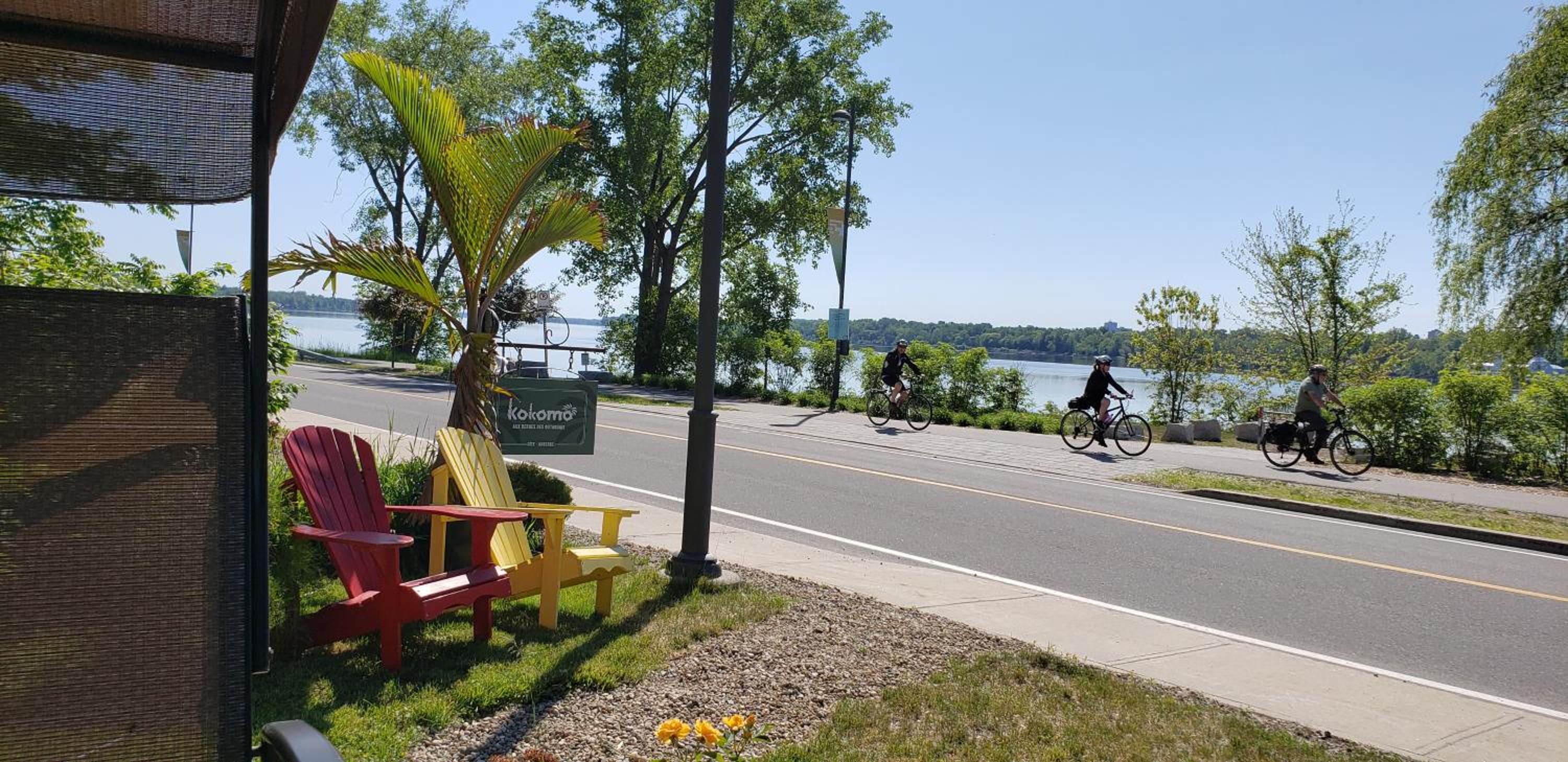 Kokomo INN Bed and Breakfast Ottawa-Gatineau's Only Tropical Riverfront B&B on the National Capital Cycling Pathway Route Verte #1 - for Adults Only - Cham