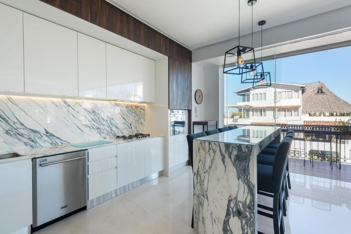 Pier 57 Unit 501 Exquisite Pier 57 Condo Romantic Zone, Ocean view 2