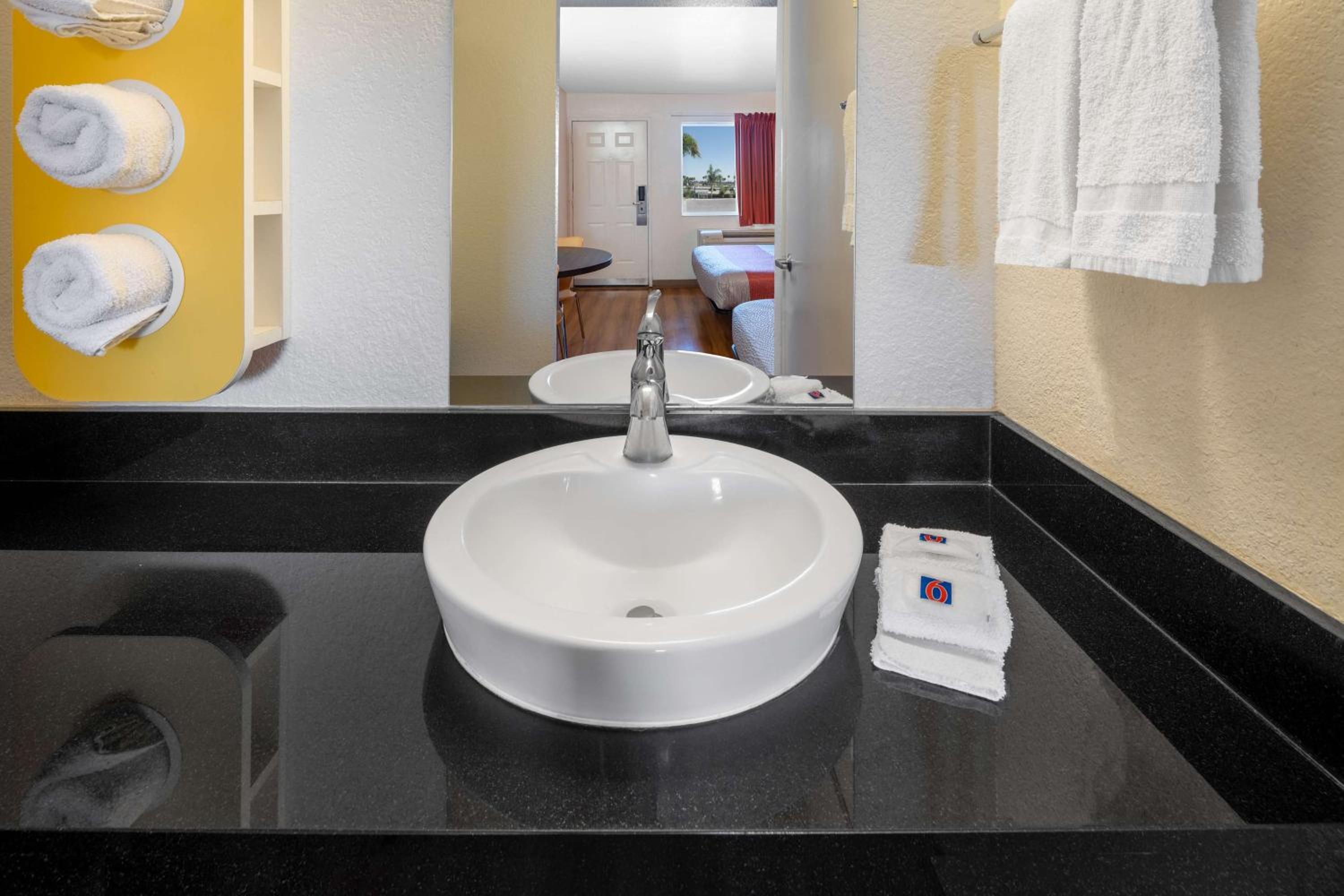 Ventura Vacations - Motel 6-Ventura, CA - South - Property Image 2