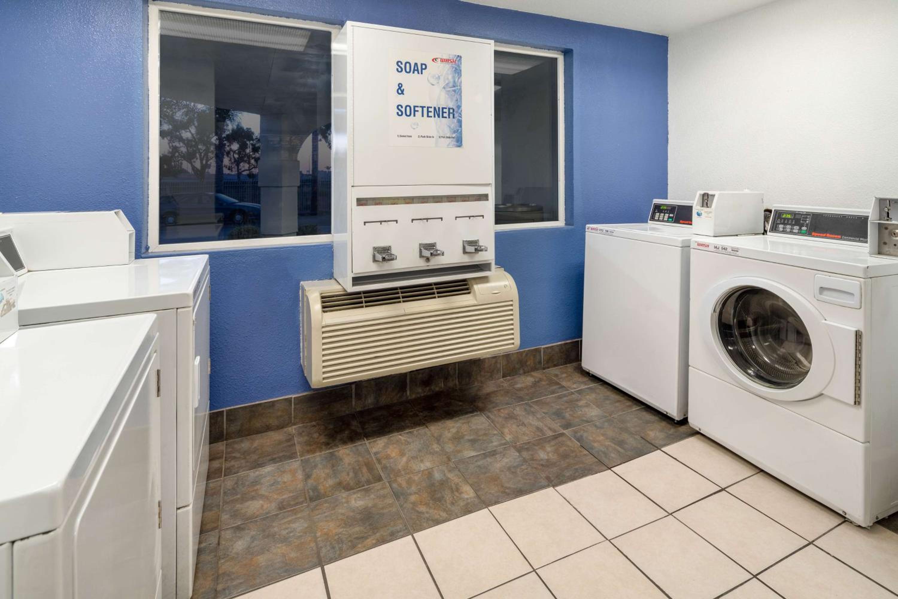 Ventura Vacations - Motel 6-Ventura, CA - South - Property Image 4