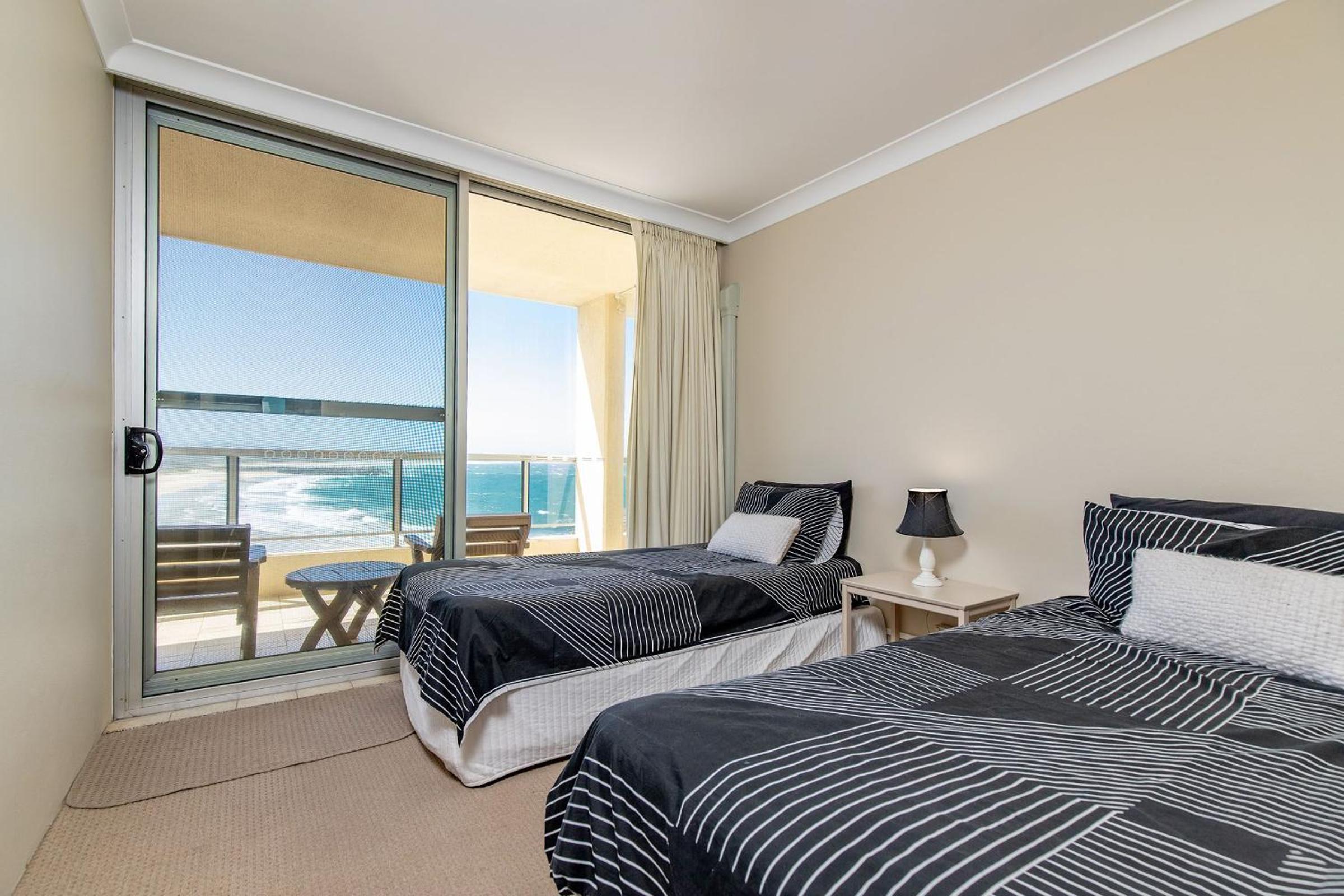 Beachpoint 402 view 4