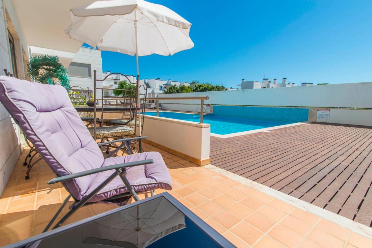 Comfortable and friendly 2BedroomApt with Pool, terrace, Bbq, Ac in Santa Luzia view 4