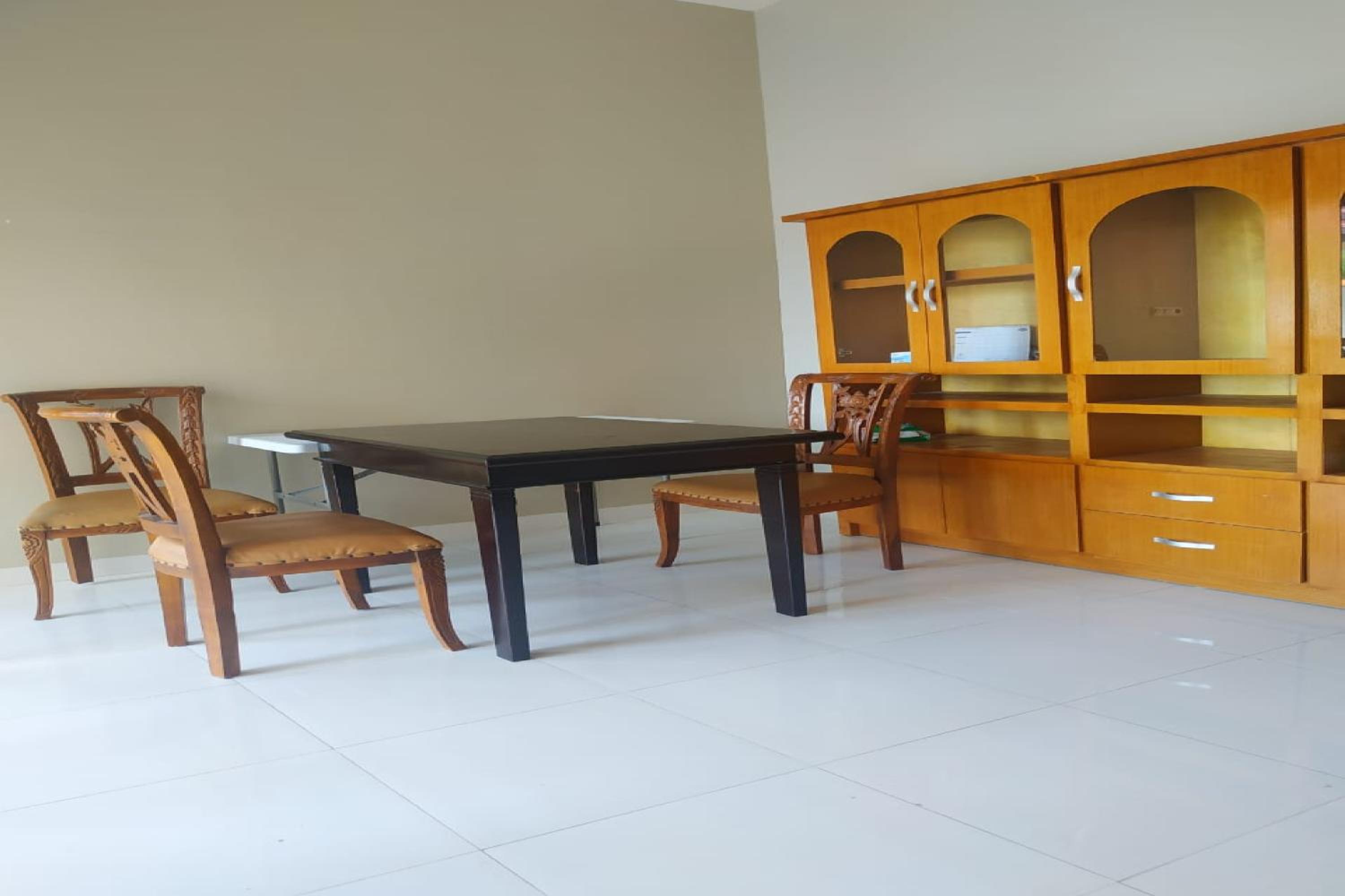Nietsa Guest House Palu RedPartner view 4