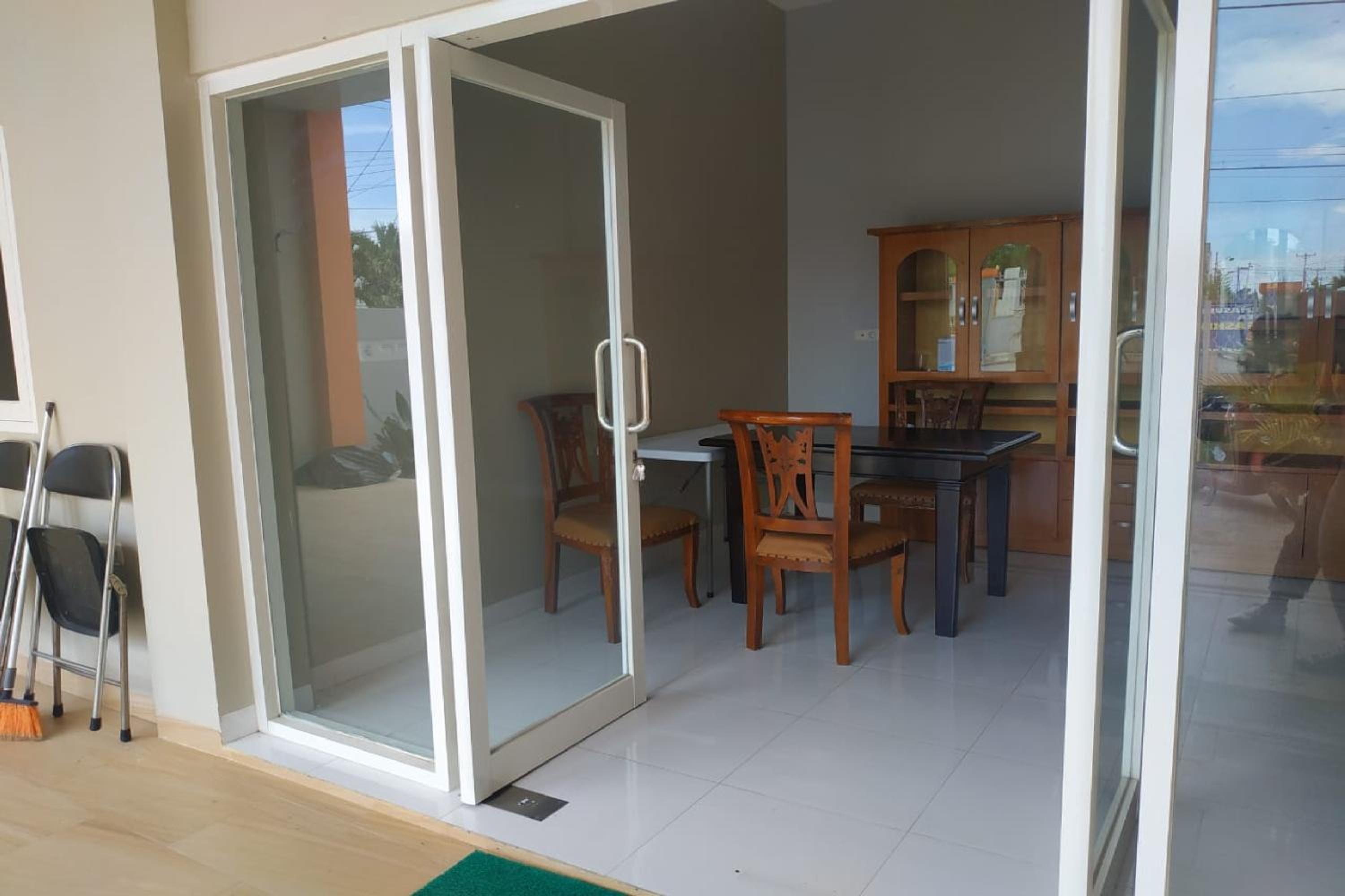 Nietsa Guest House Palu RedPartner view 5
