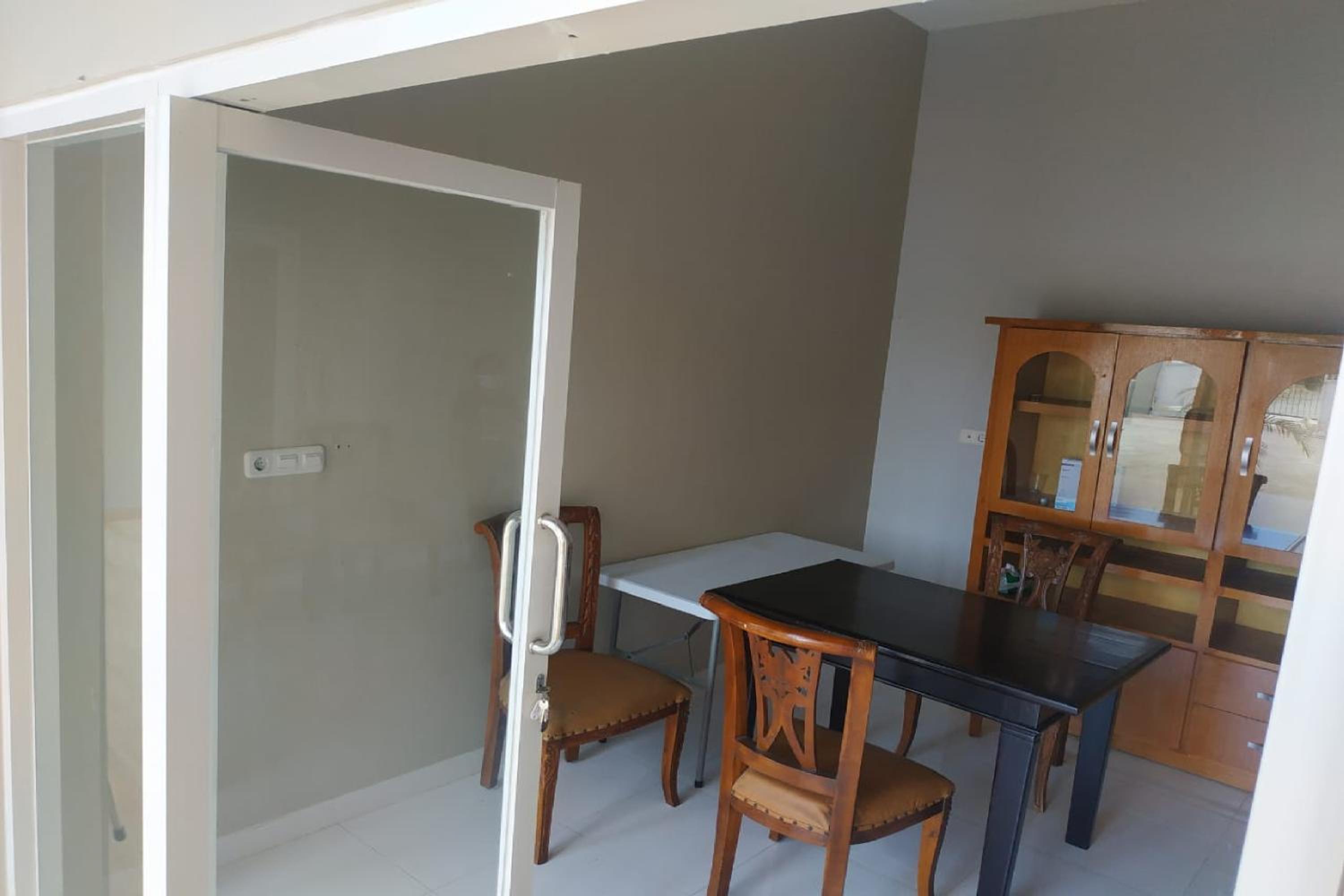 Nietsa Guest House Palu RedPartner view 3