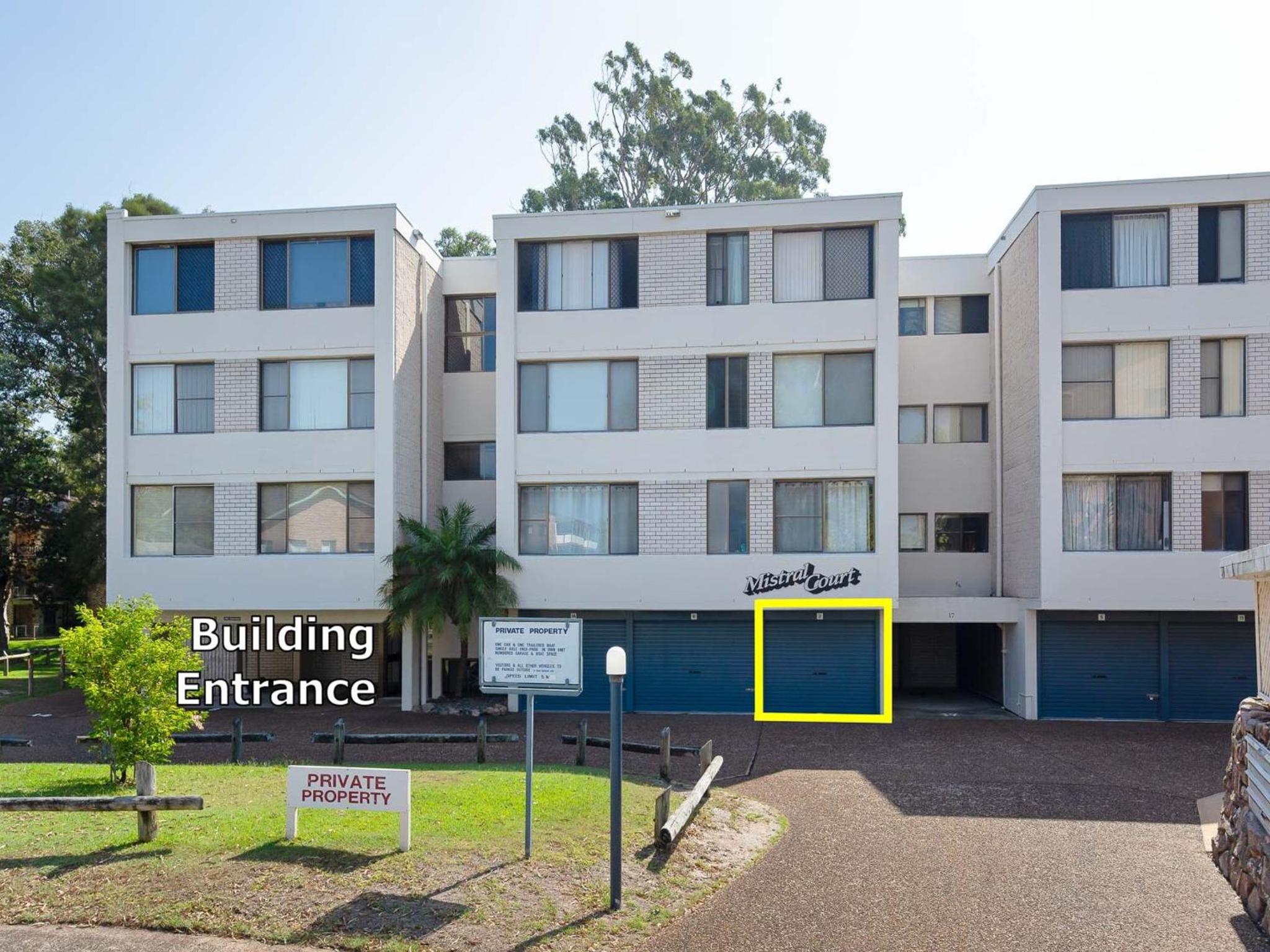 Hotel Mistral Court 2, 17 Mistral Close - little beach water views & Wifi - Image 1