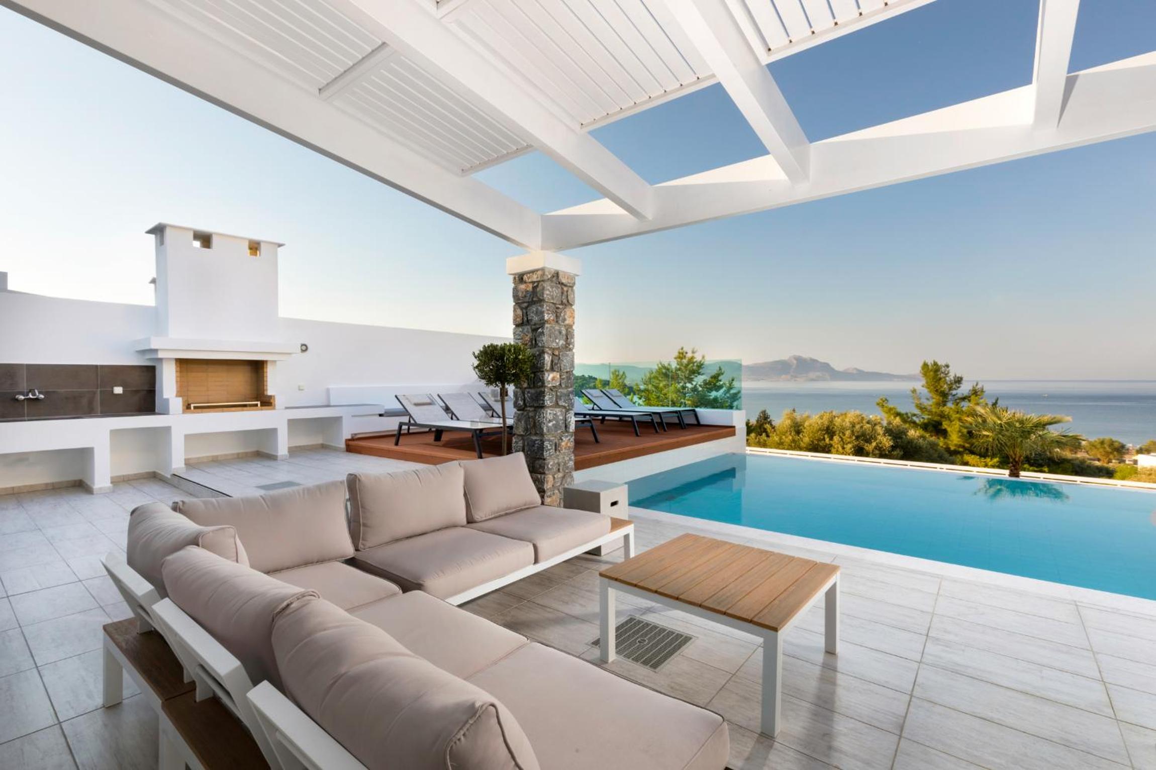 Hotel Villa Emerald with swimming pool in Lindos - Image 1