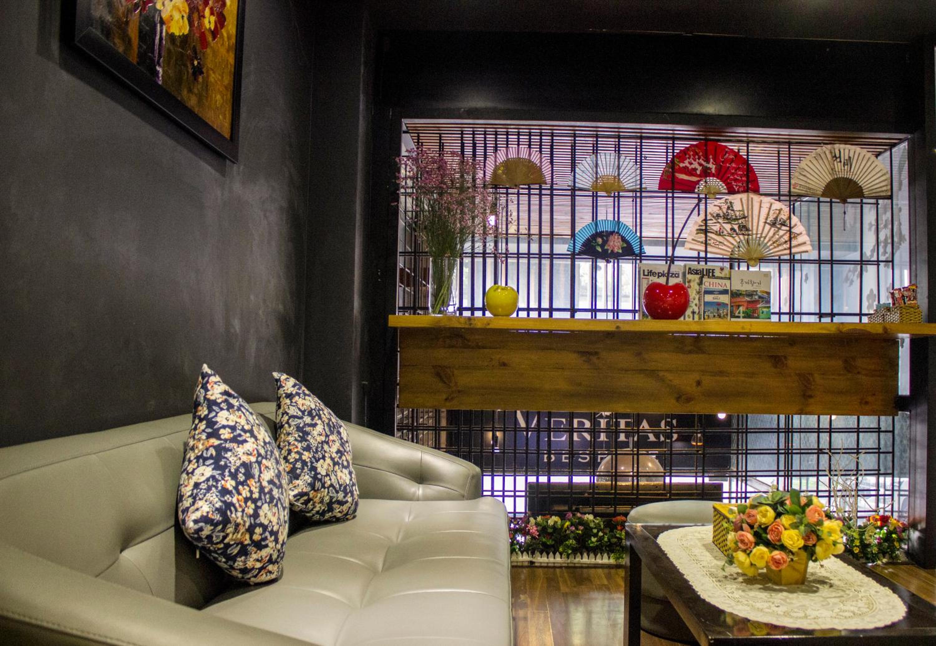 Sunny Serviced Apartment