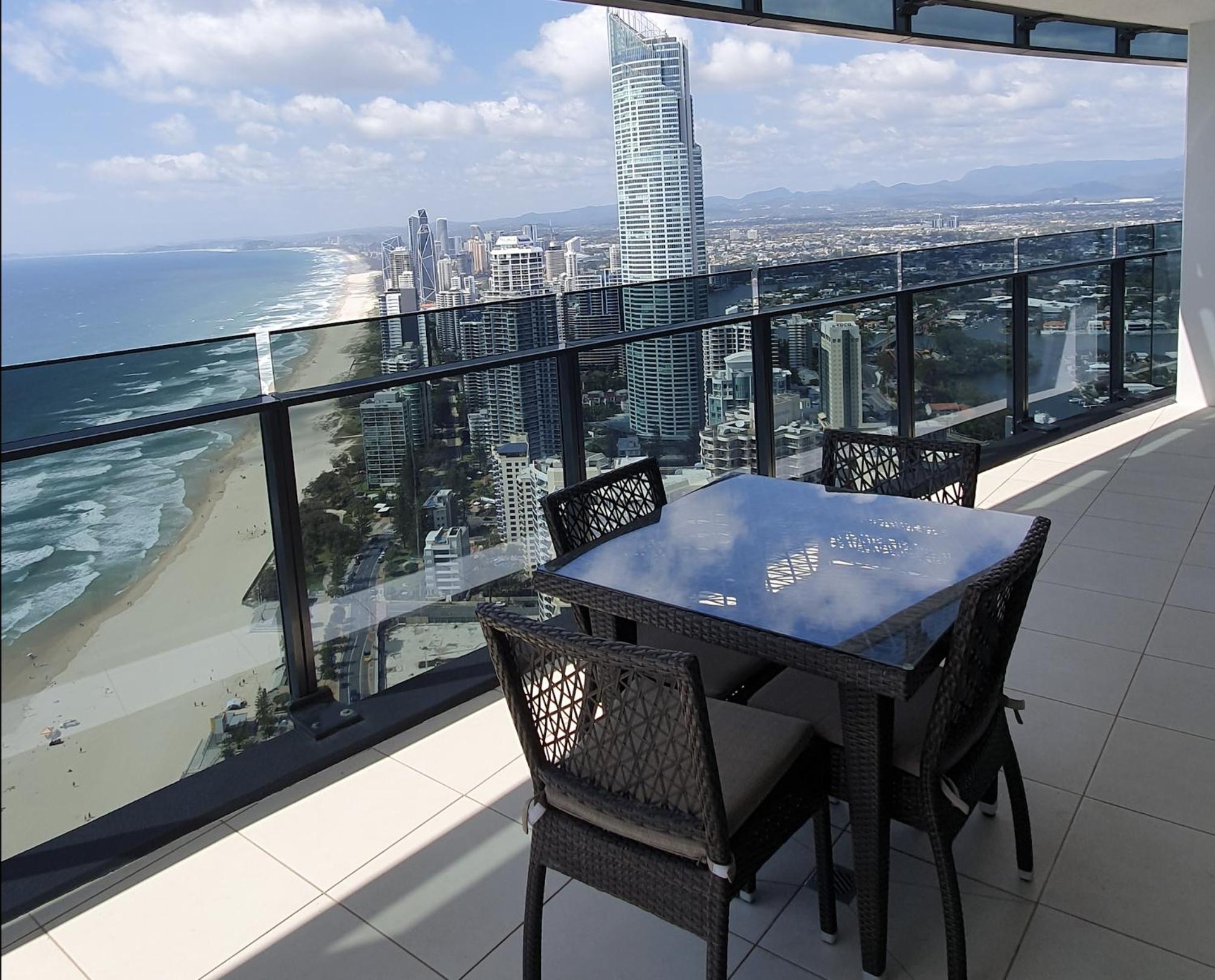 High-End Apartment in the Soul of Surfers Paradise view 5