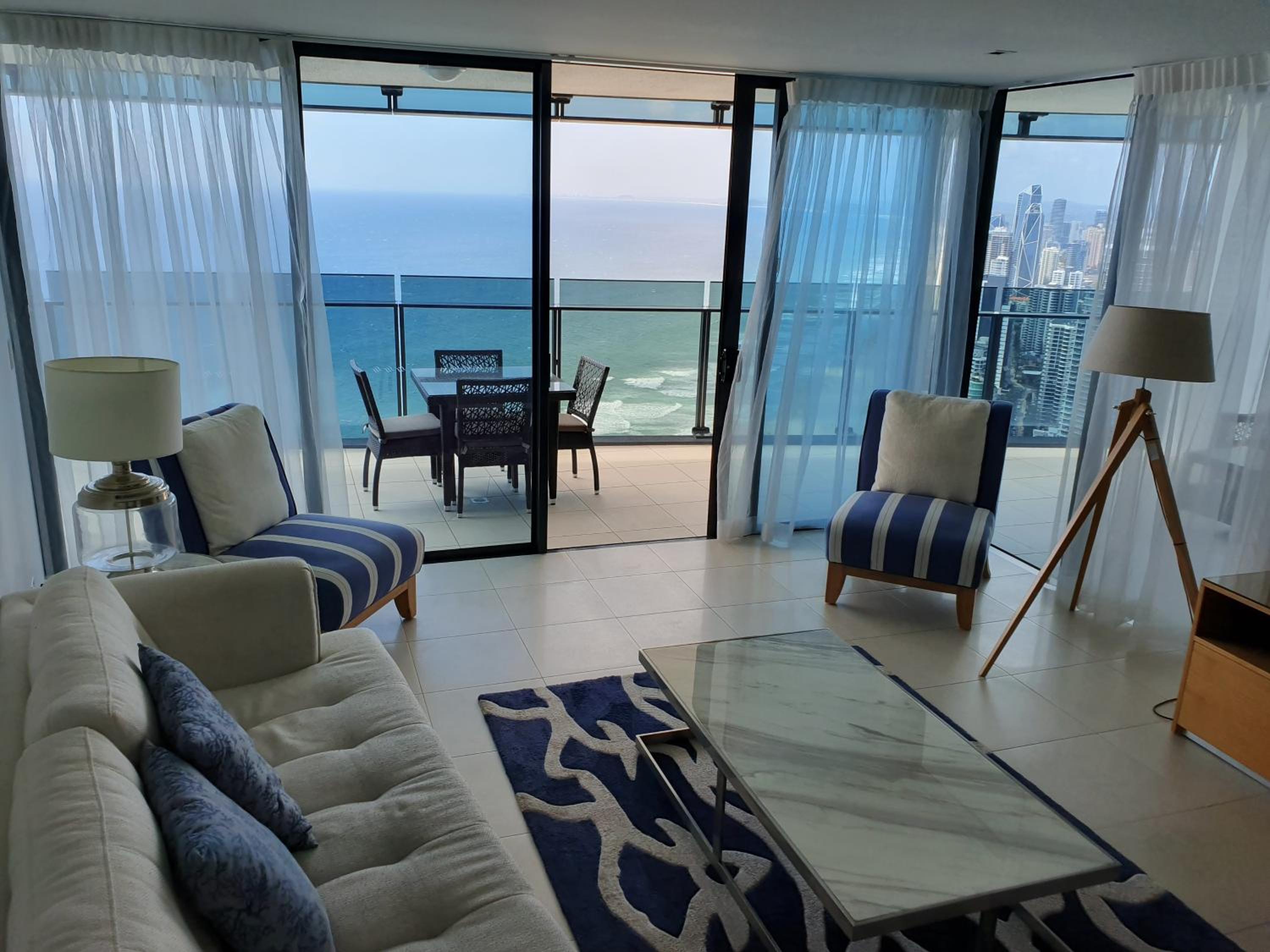 High-End Apartment in the Soul of Surfers Paradise view 3