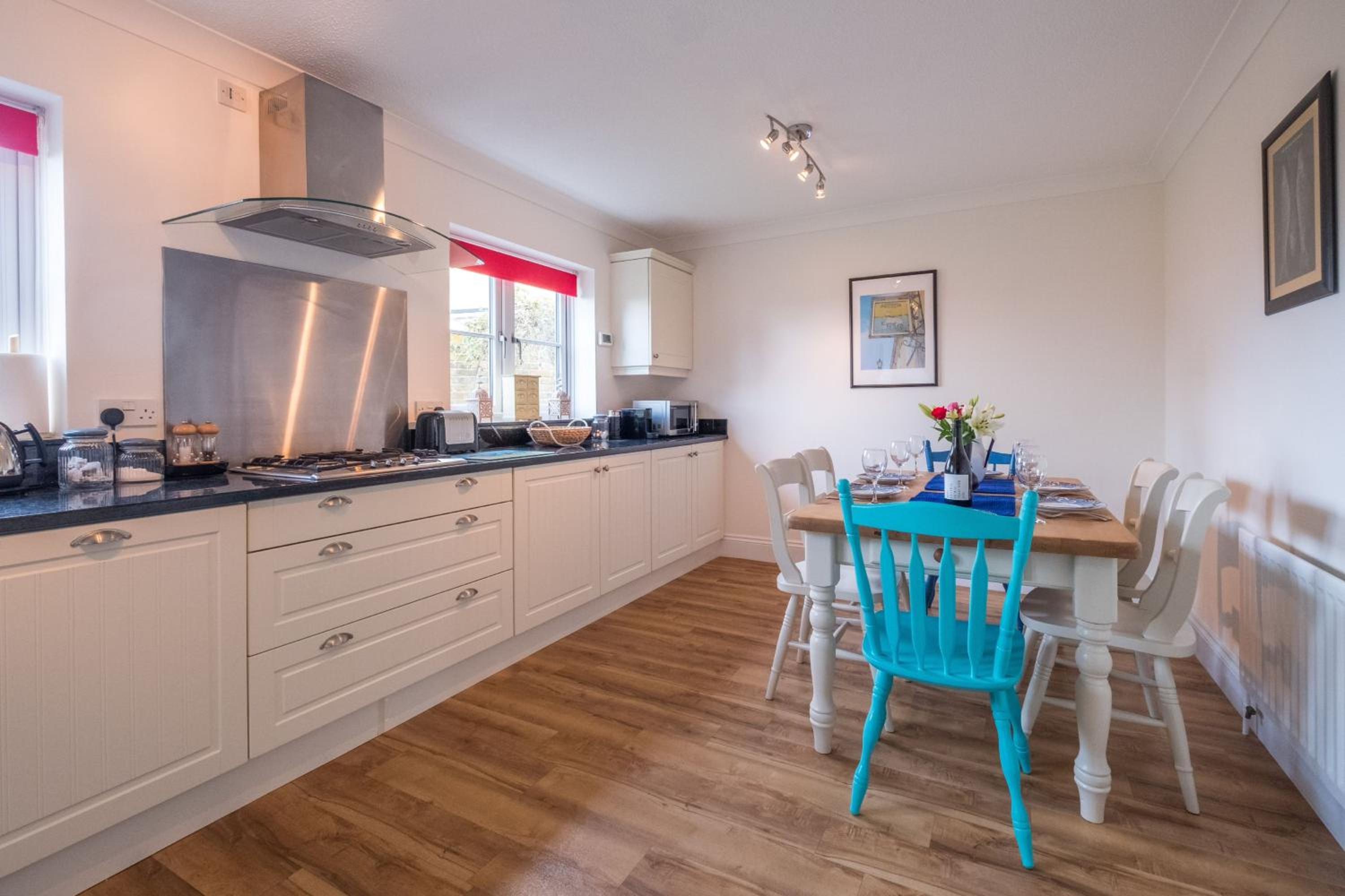 April Cottage, Aldeburgh - Close to Aldeburgh beach and High Street - Managed by Aldeburgh Coastal Cottages view 2