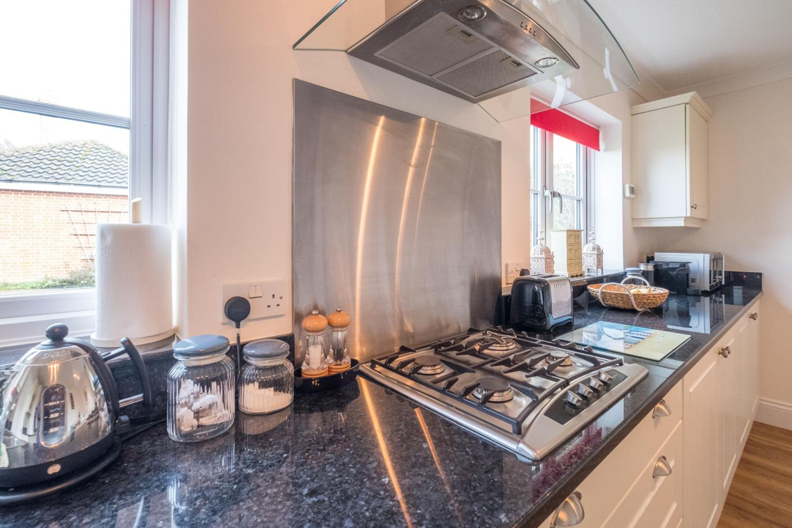 April Cottage, Aldeburgh - Close to Aldeburgh beach and High Street - Managed by Aldeburgh Coastal Cottages view 3