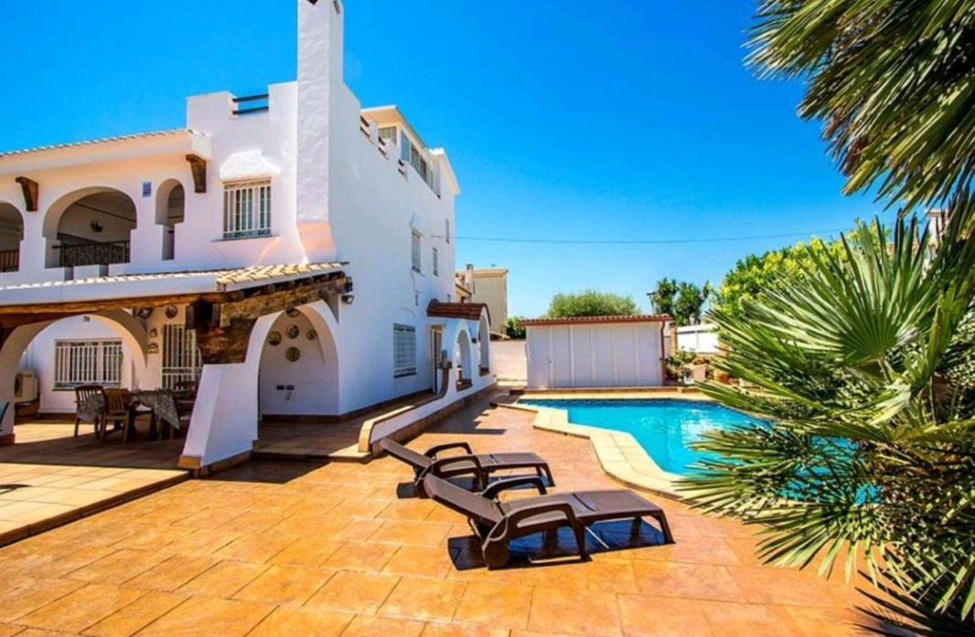 R116 Casa adosada con piscina privada en Cunit view 2
