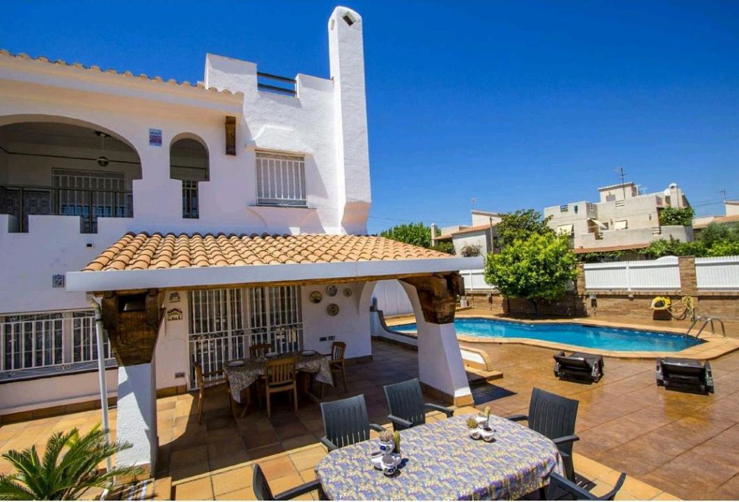 R116 Casa adosada con piscina privada en Cunit view 3