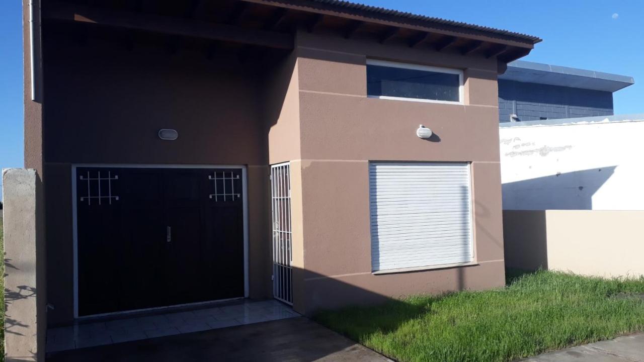 Casa F.U.Camet a 50 mts del mar y 100 mts playa