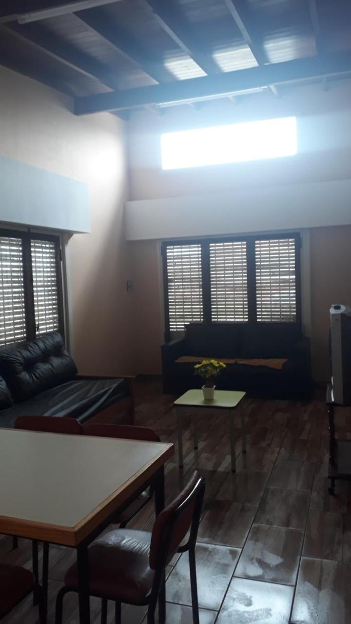 Casa F.U.Camet a 50 mts del mar y 100 mts playa