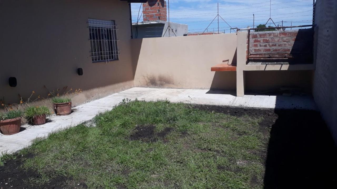 Casa F.U.Camet a 50 mts del mar y 100 mts playa