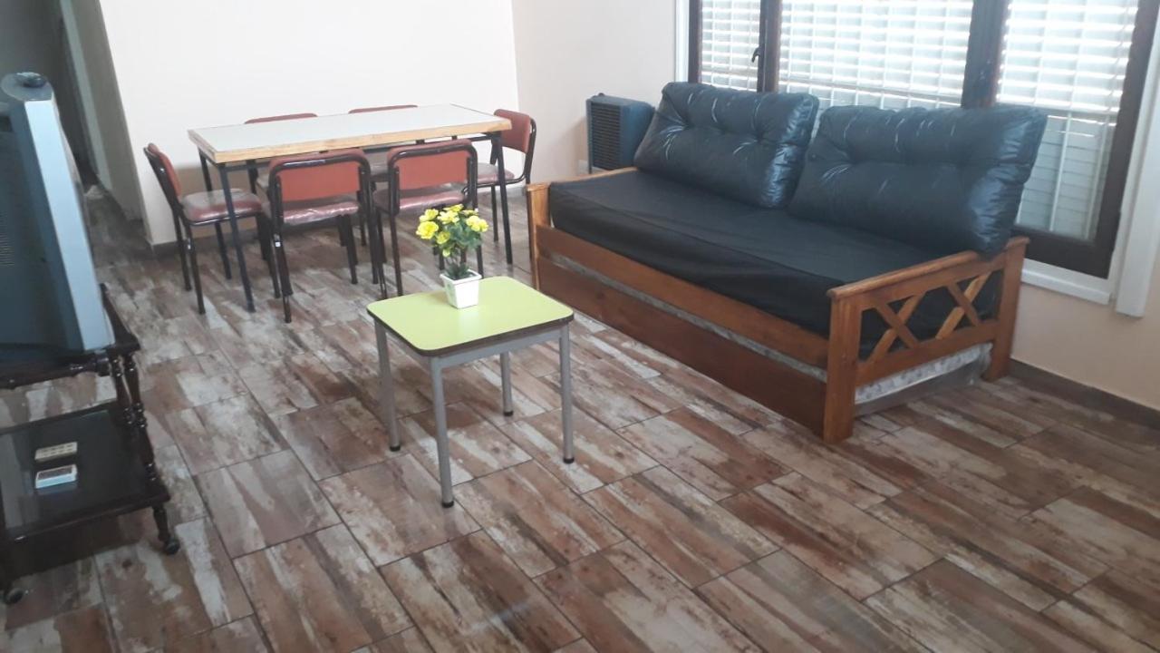 Casa F.U.Camet a 50 mts del mar y 100 mts playa