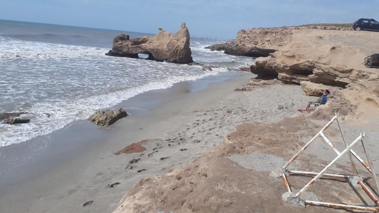 Casa F.U.Camet a 50 mts del mar y 100 mts playa