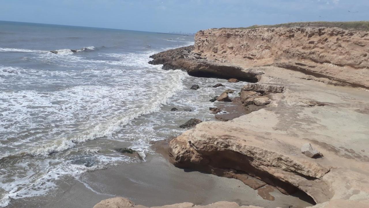 Casa F.U.Camet a 50 mts del mar y 100 mts playa
