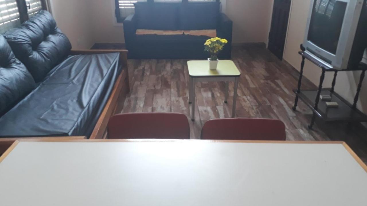 Casa F.U.Camet a 50 mts del mar y 100 mts playa