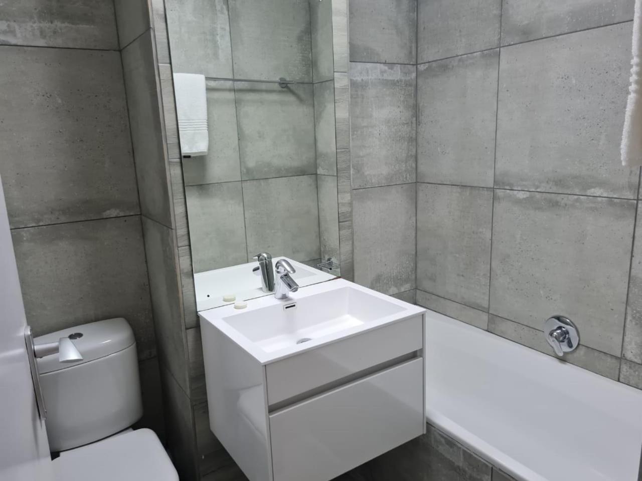 Point Village Accommodation - Santos 23