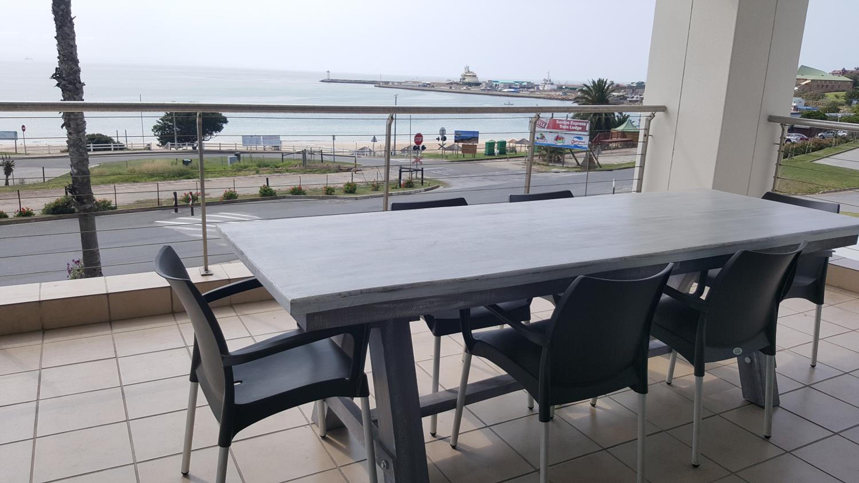 Point Village Accommodation - Santos 23