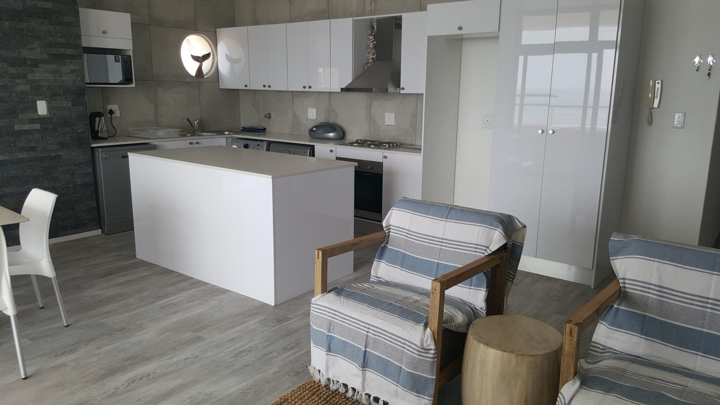 Point Village Accommodation - Santos 23