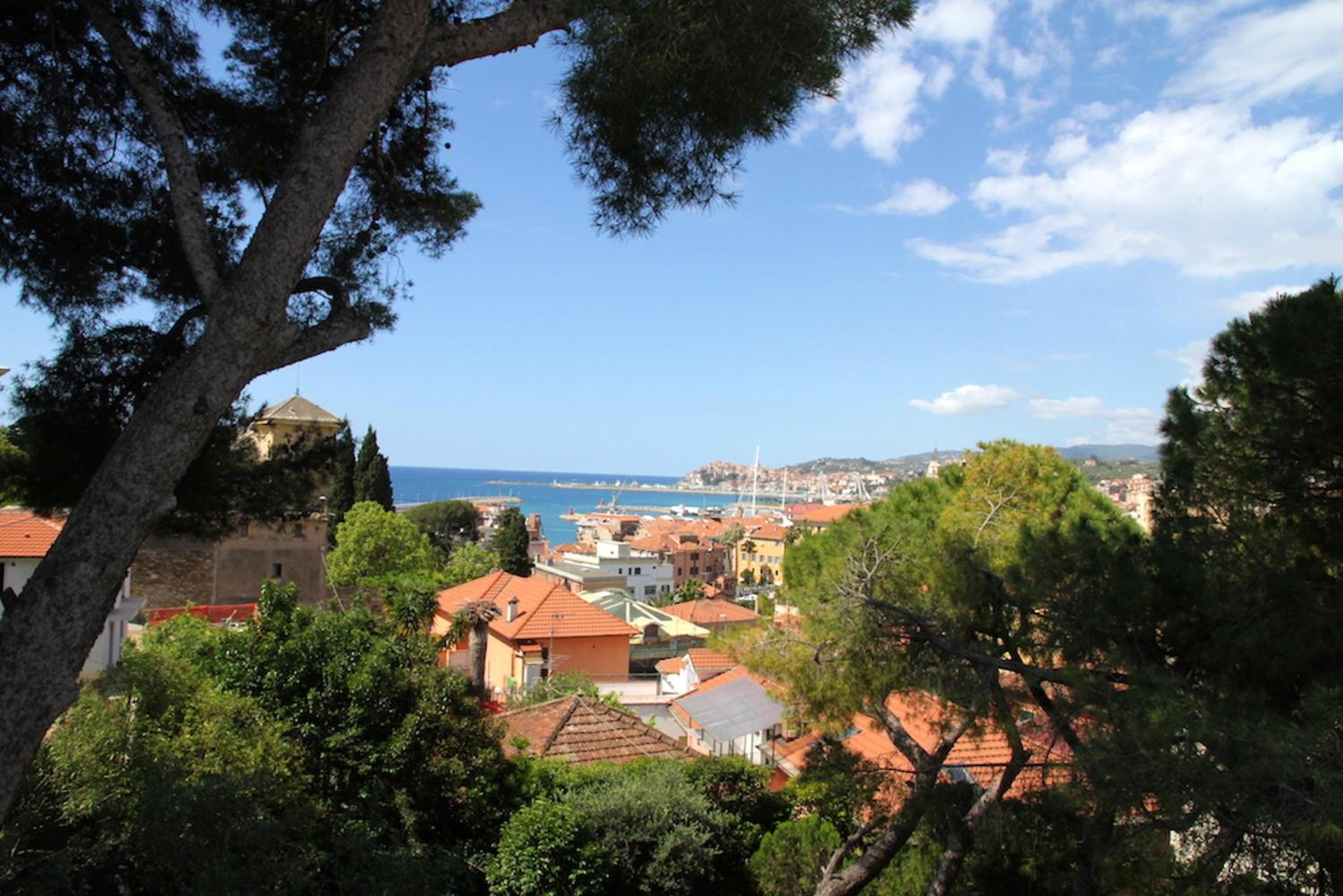 Charming Villa in Imperia Sea View view 5