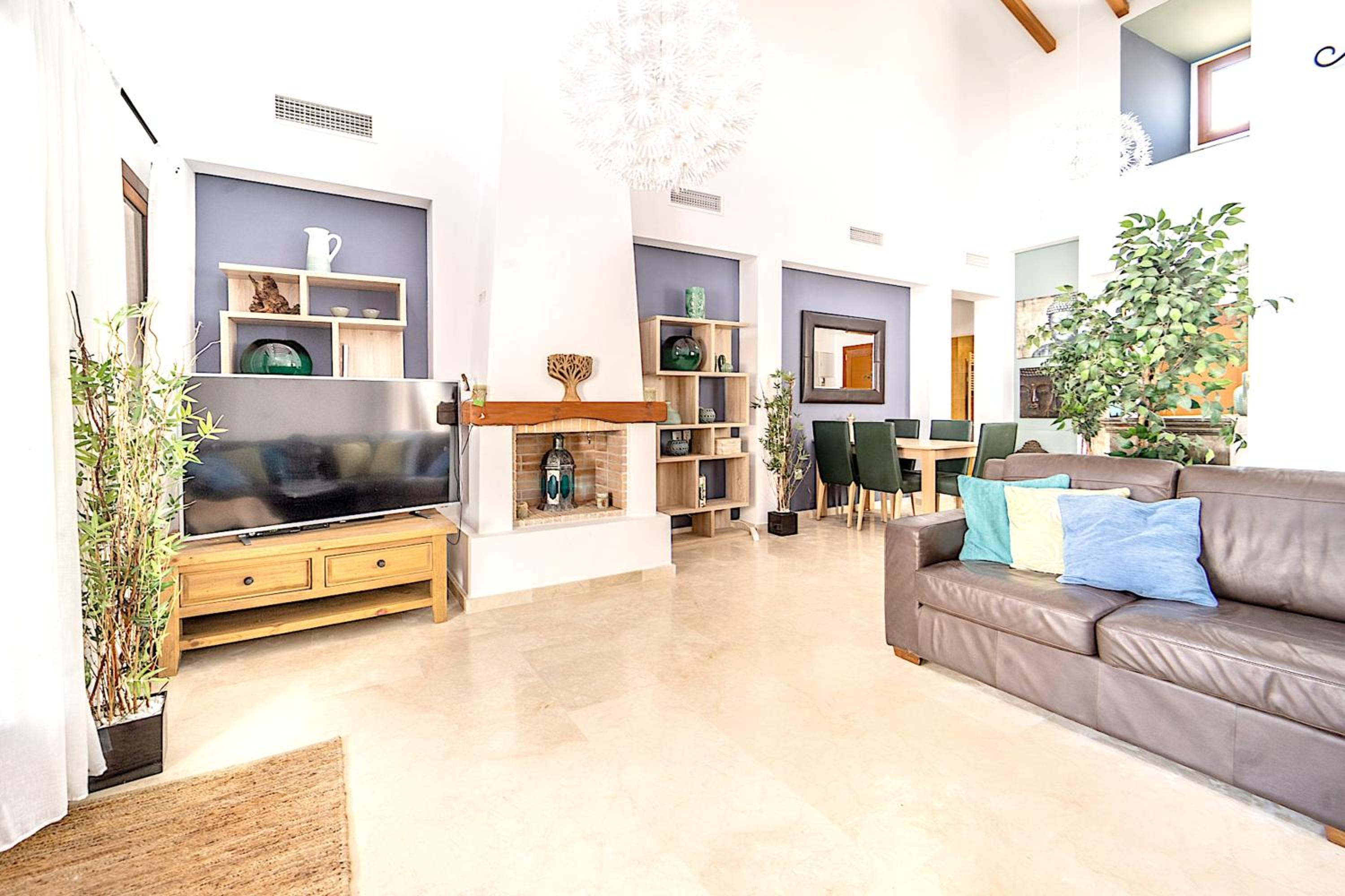 Elegant villa near Murcia with heated private pool
