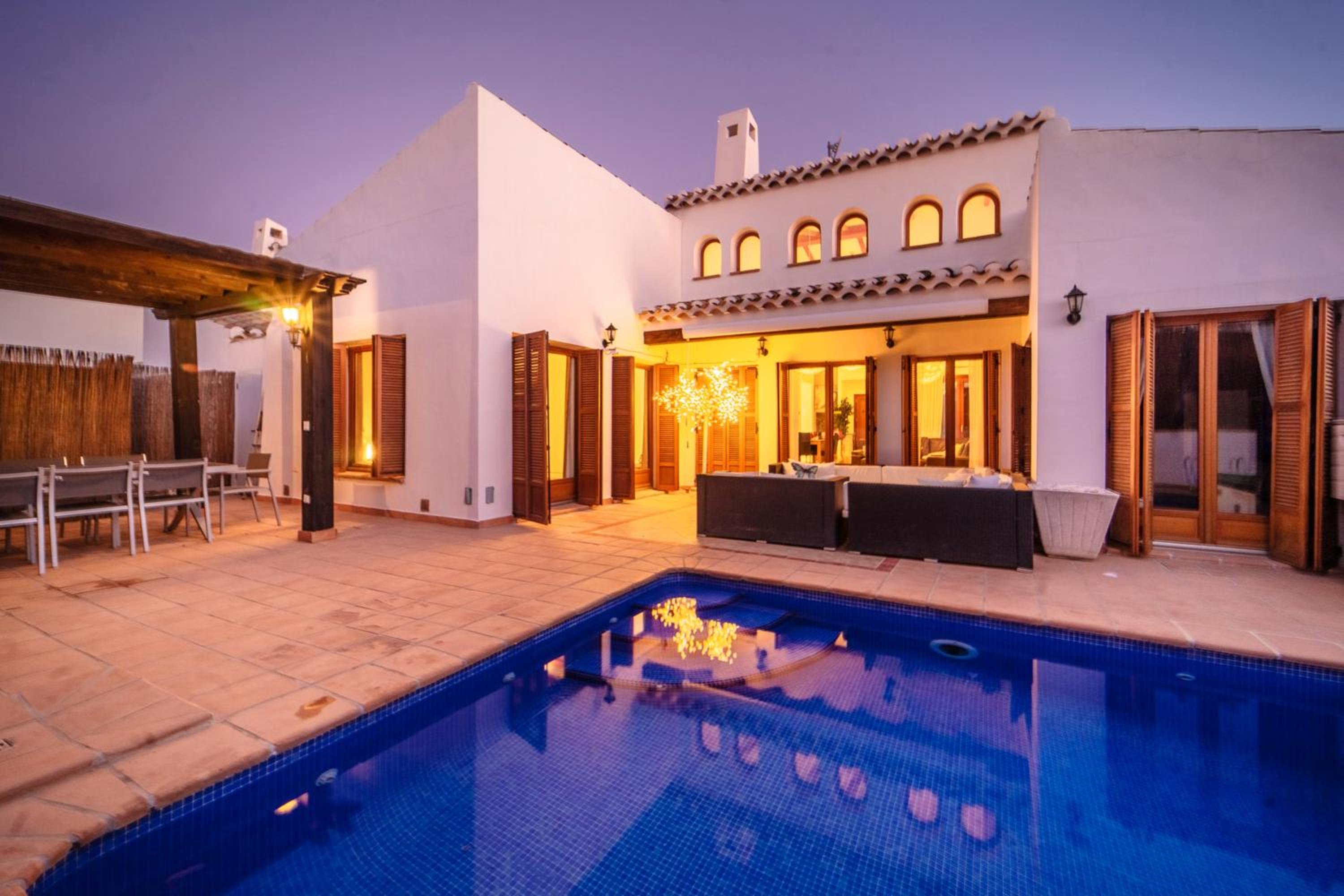 Elegant villa near Murcia with heated private pool