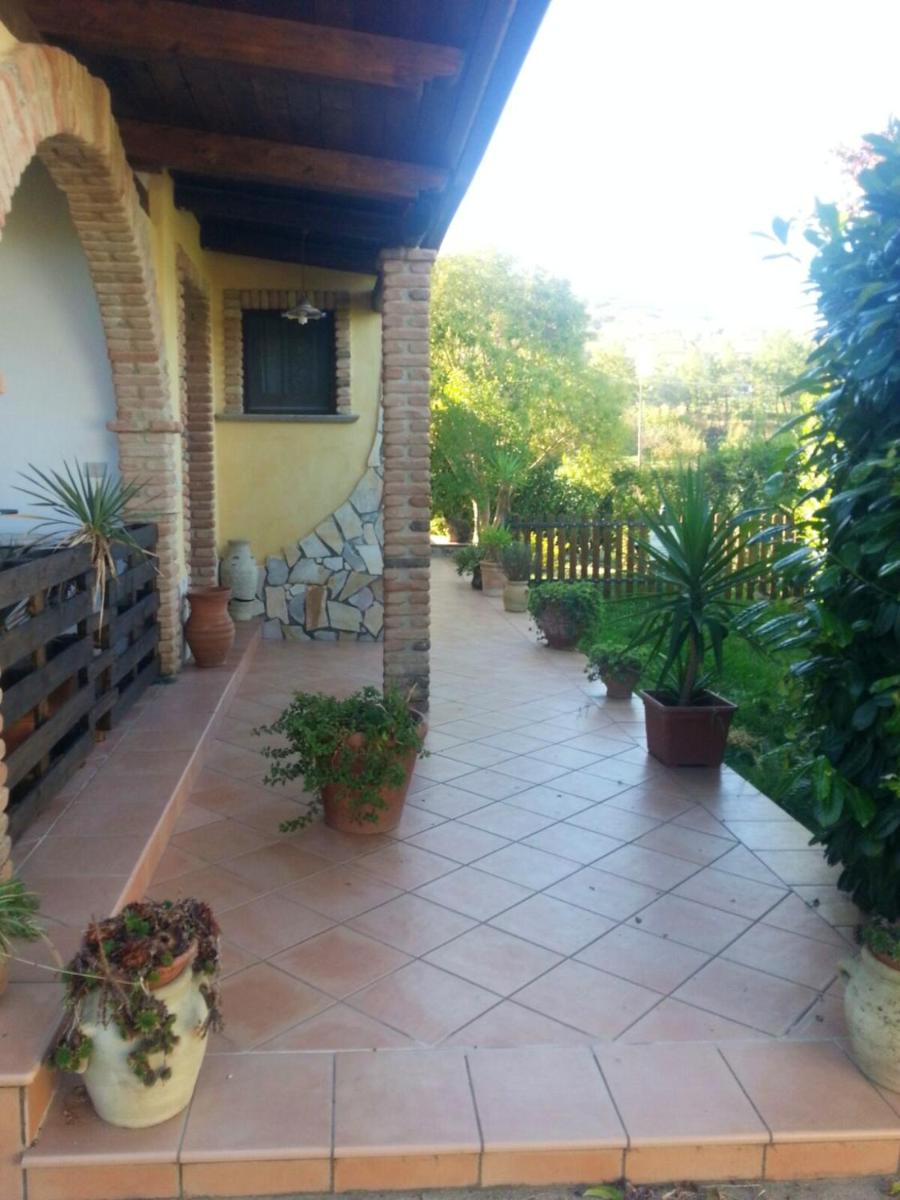 Studio with enclosed garden and wifi at Petrosa 5 km away from the beach