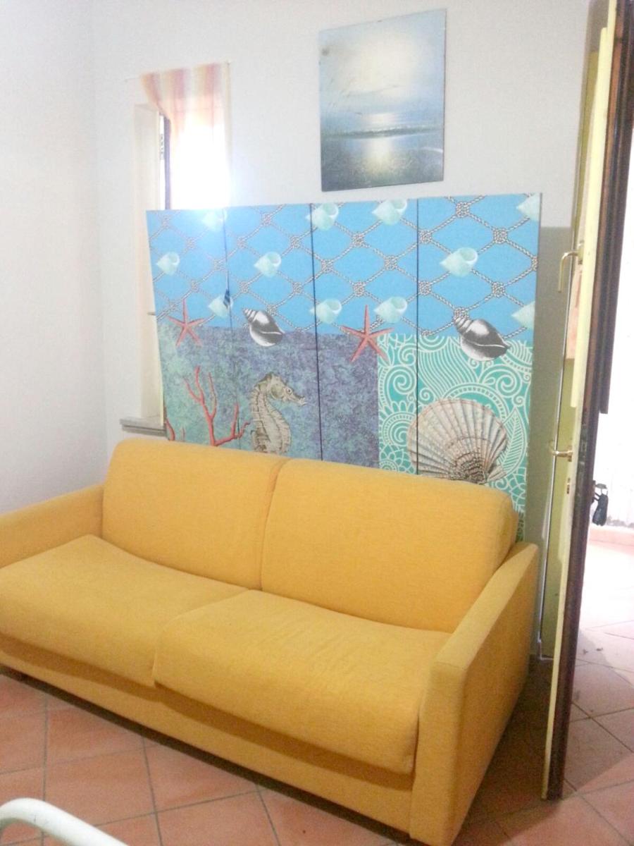 Studio with enclosed garden and wifi at Petrosa 5 km away from the beach