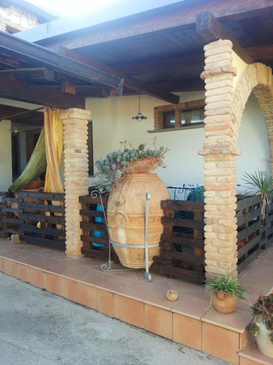 Studio with enclosed garden and wifi at Petrosa 5 km away from the beach