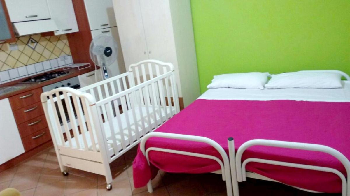 Studio with enclosed garden and wifi at Petrosa 5 km away from the beach