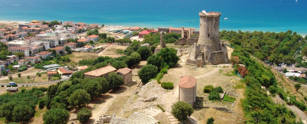 Studio with enclosed garden and wifi at Petrosa 5 km away from the beach