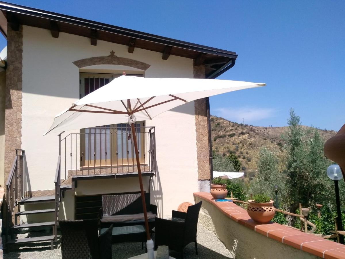 One bedroom appartement with sea view shared pool and furnished terrace at Reitano 5 km away from the beach