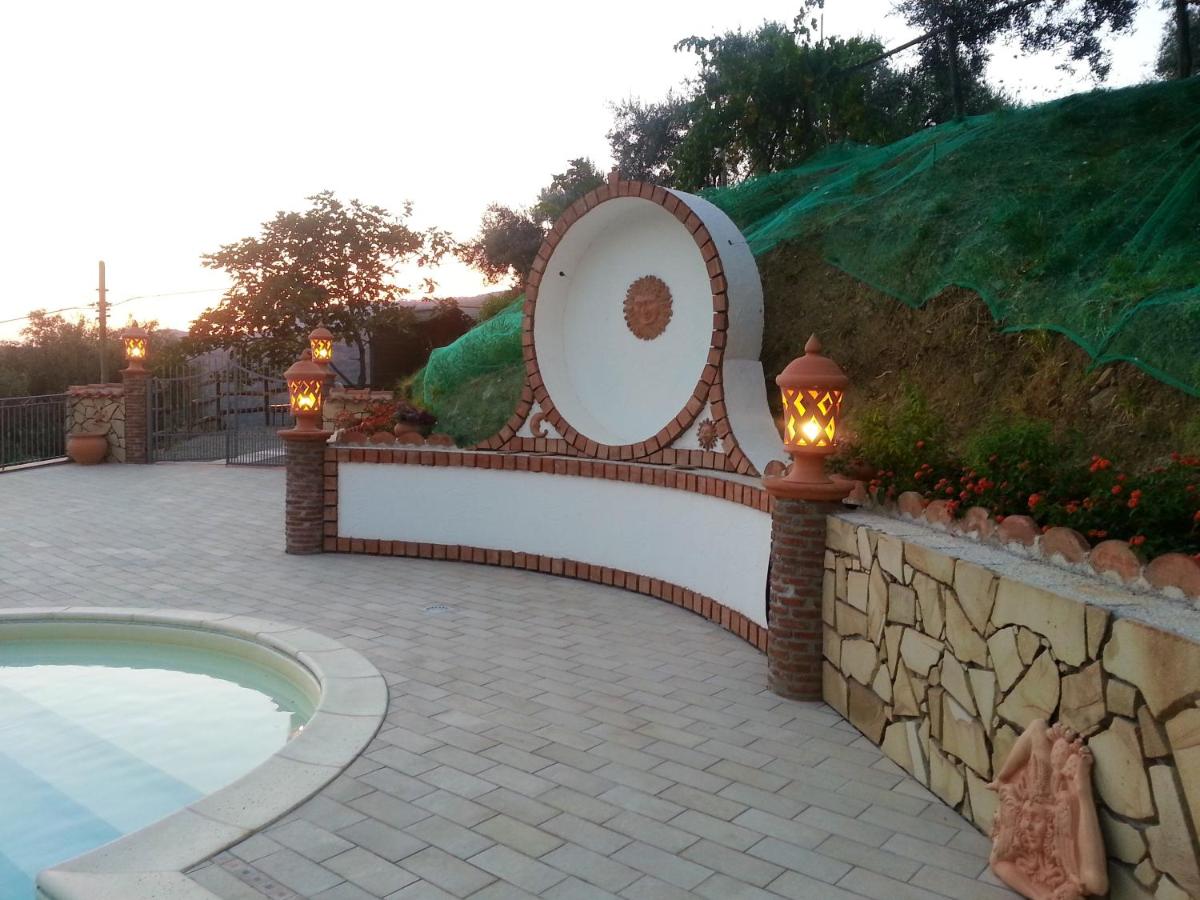 One bedroom appartement with sea view shared pool and furnished terrace at Reitano 5 km away from the beach