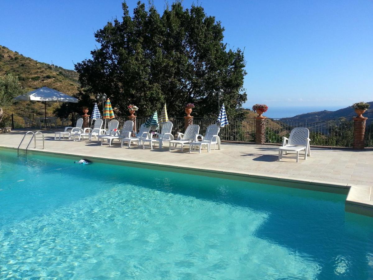 One bedroom appartement with sea view shared pool and furnished terrace at Reitano 5 km away from the beach