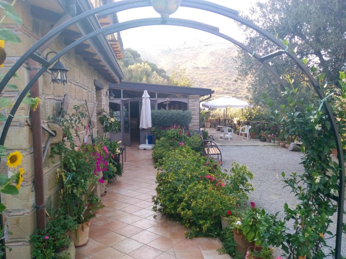 One bedroom appartement with sea view shared pool and furnished terrace at Reitano 5 km away from the beach
