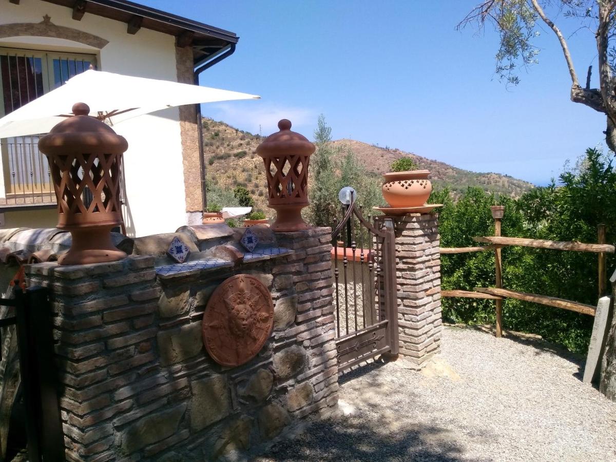 One bedroom appartement with sea view shared pool and furnished terrace at Reitano 5 km away from the beach