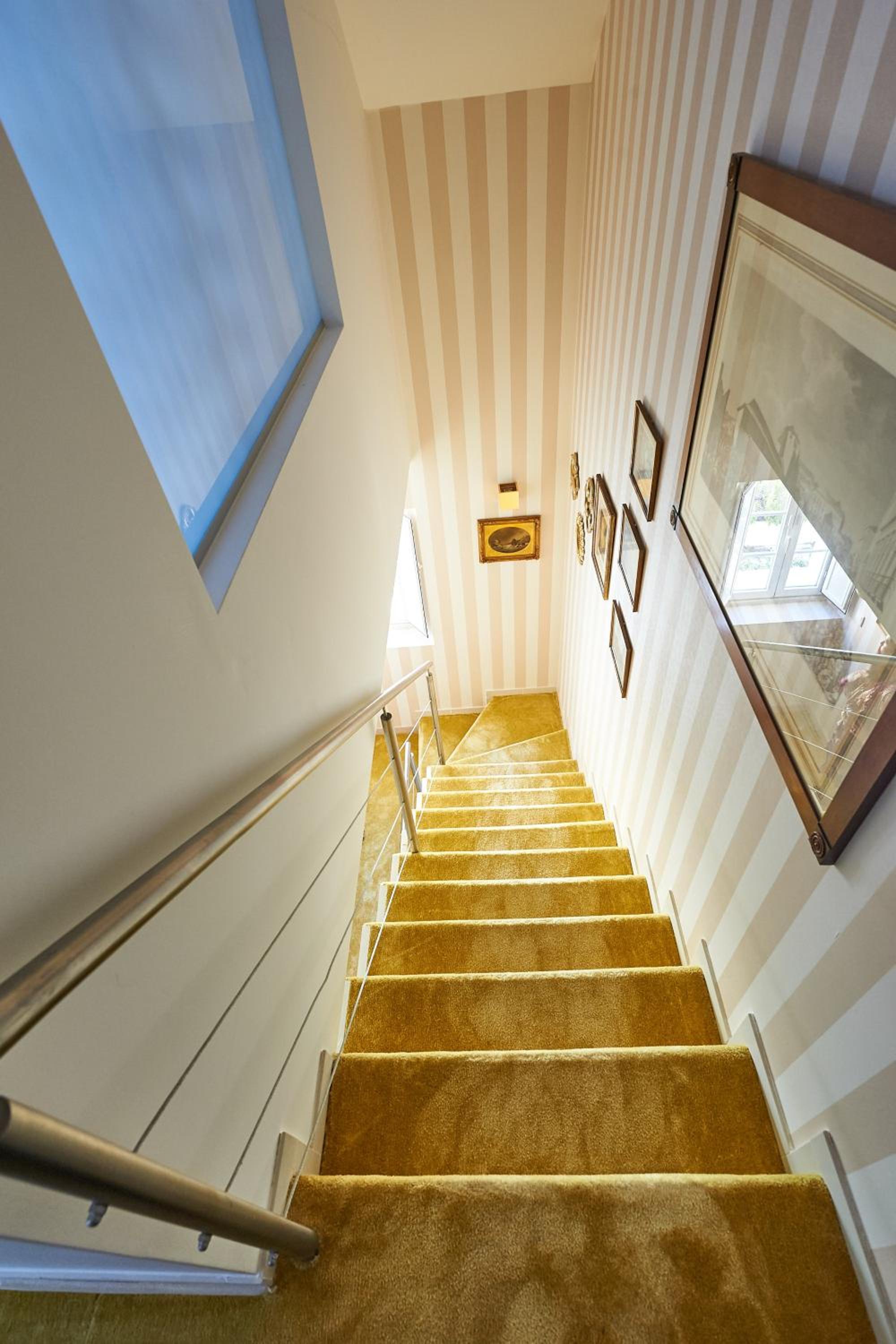 Spacious apartment in Estoril with private garden, 120 m²