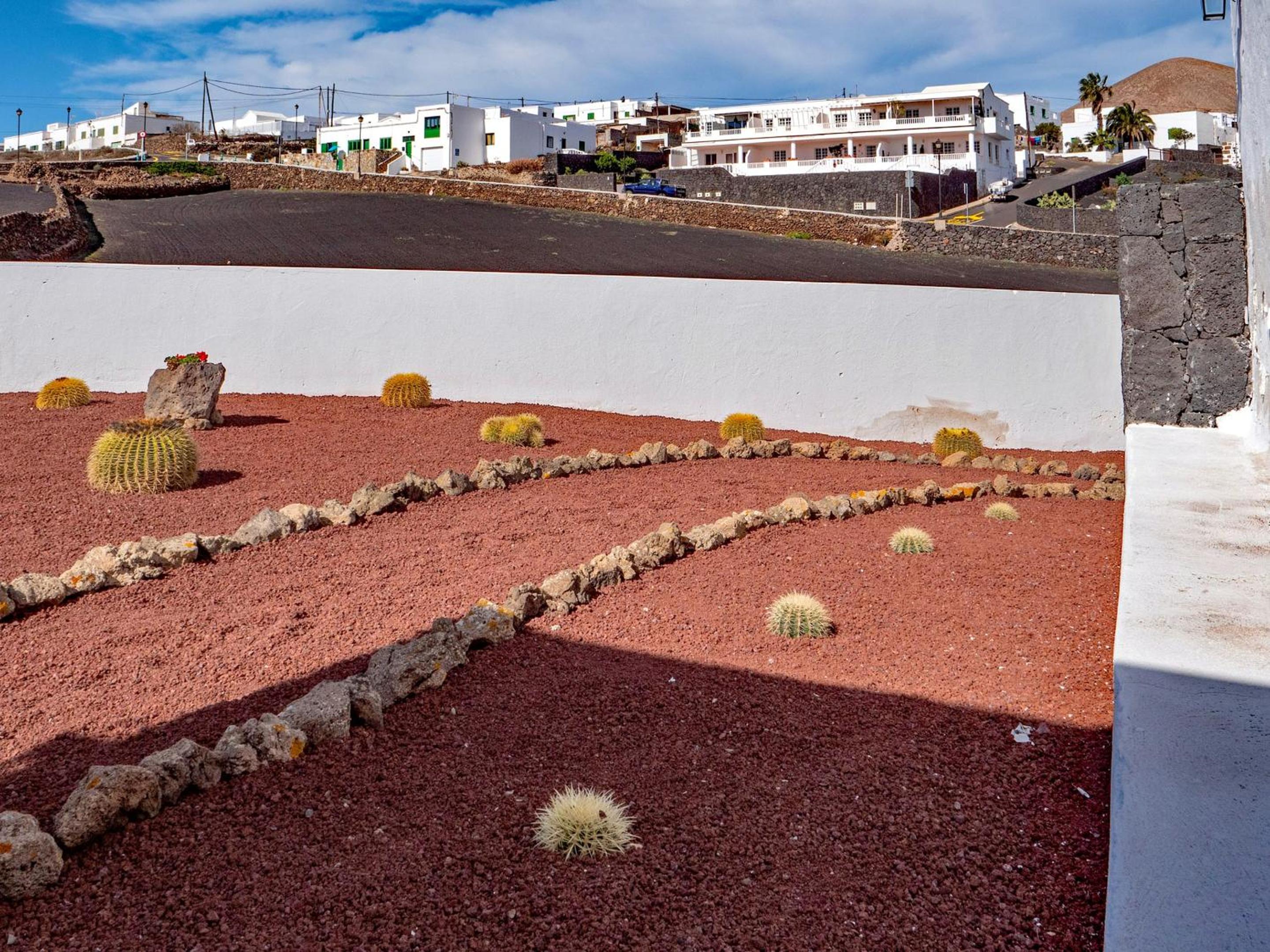 Comfortable House in Tías with Free Parking