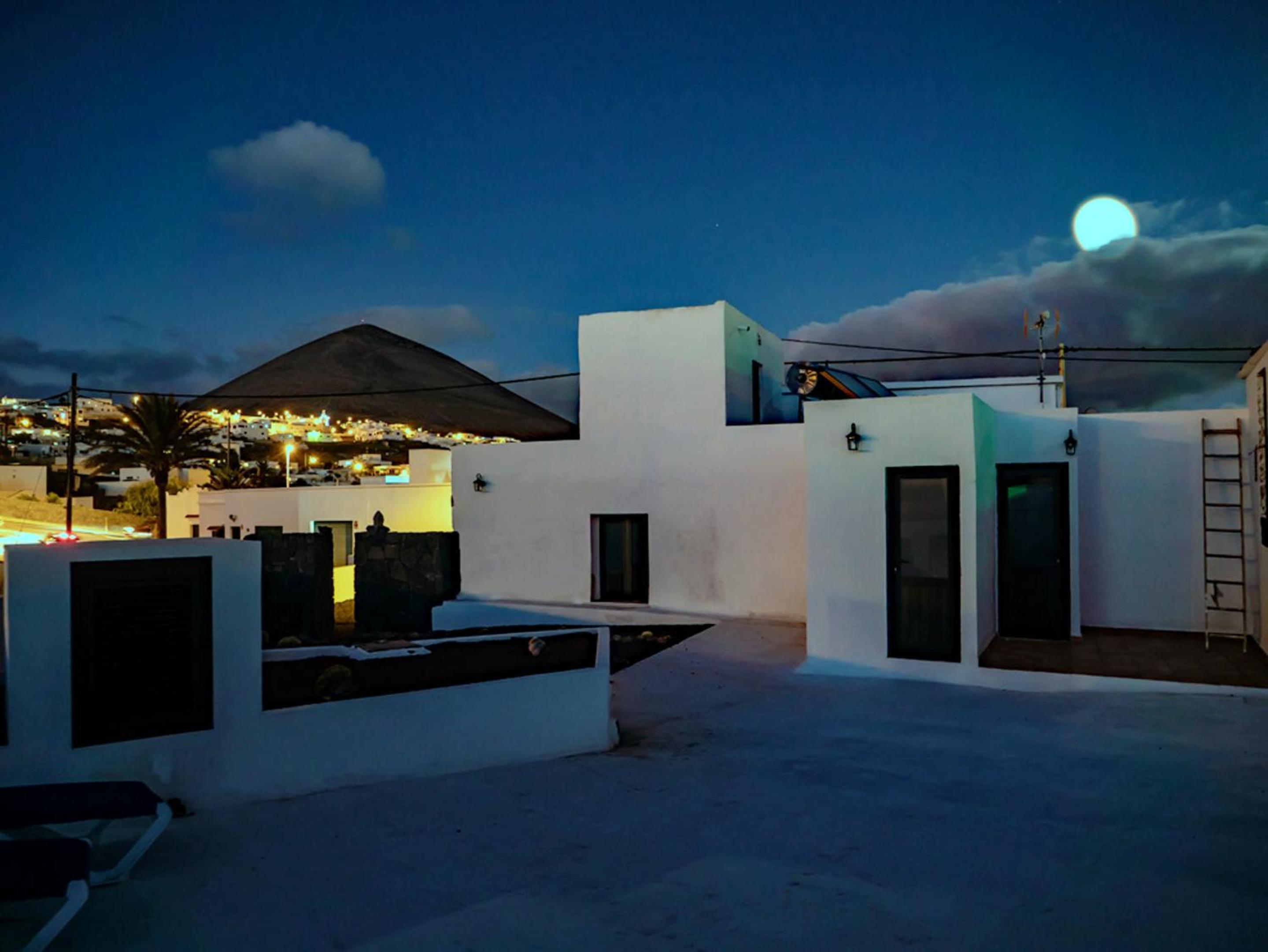 Comfortable House in Tías with Free Parking