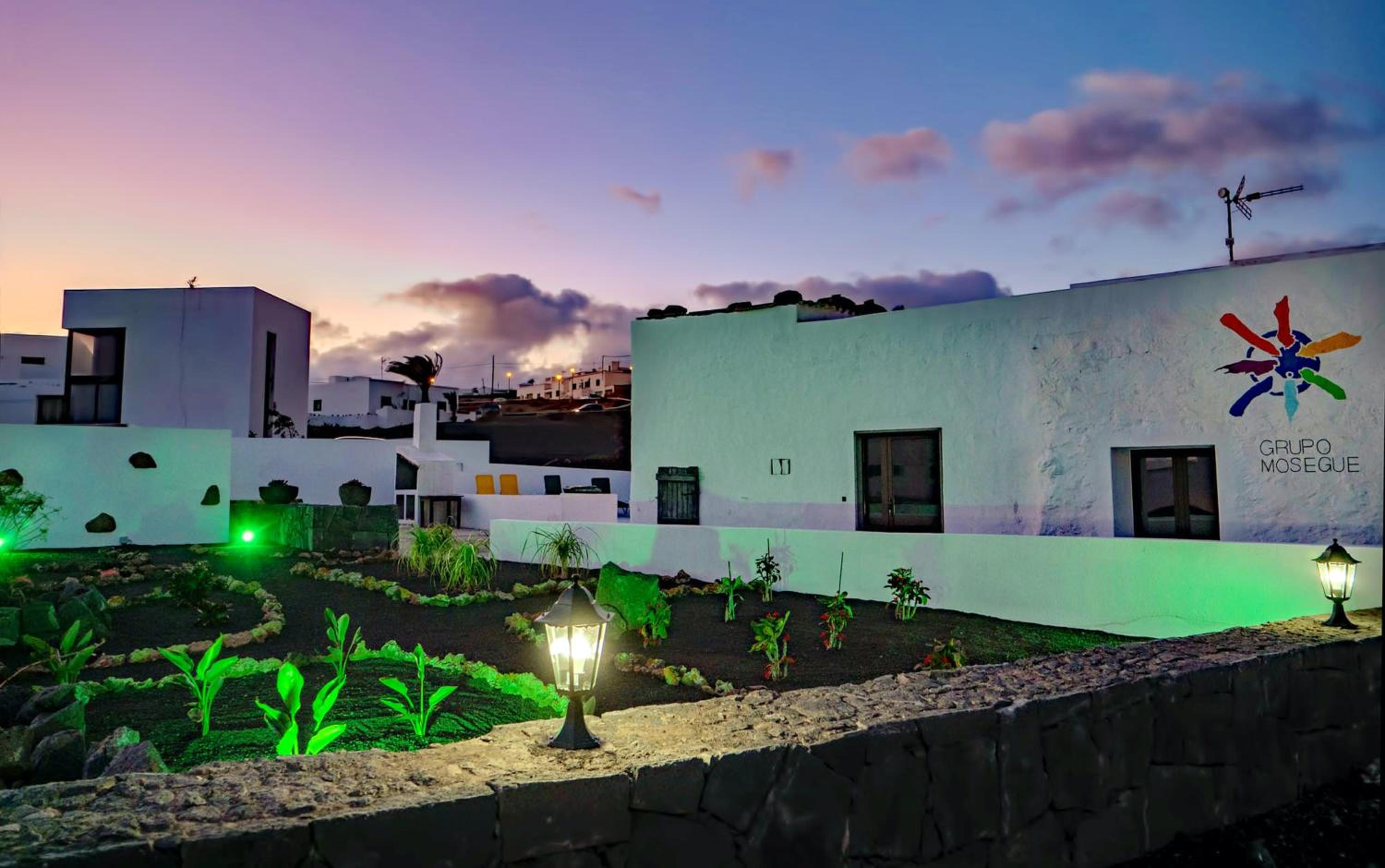 Comfortable House in Tías with Free Parking