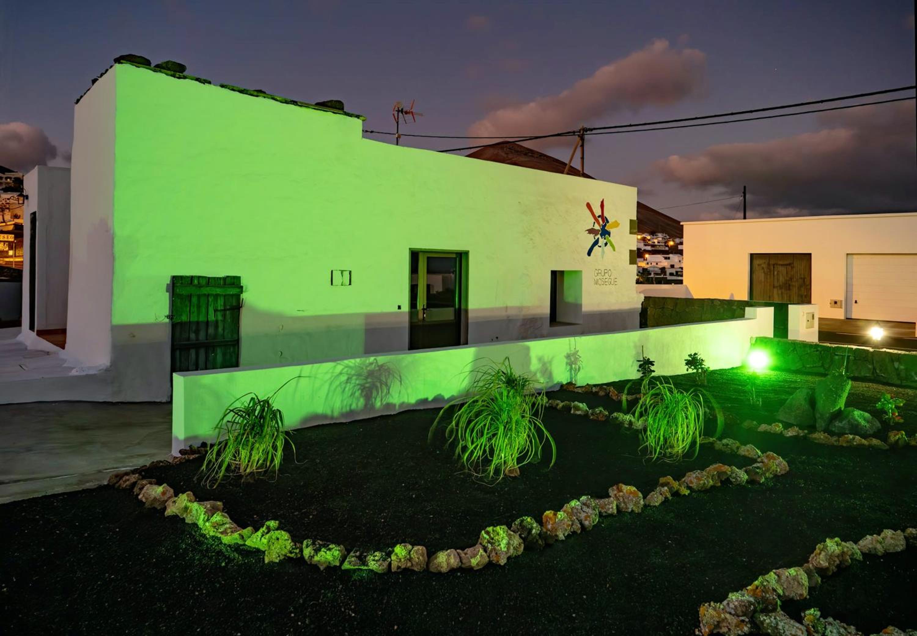 Comfortable House in Tías with Free Parking