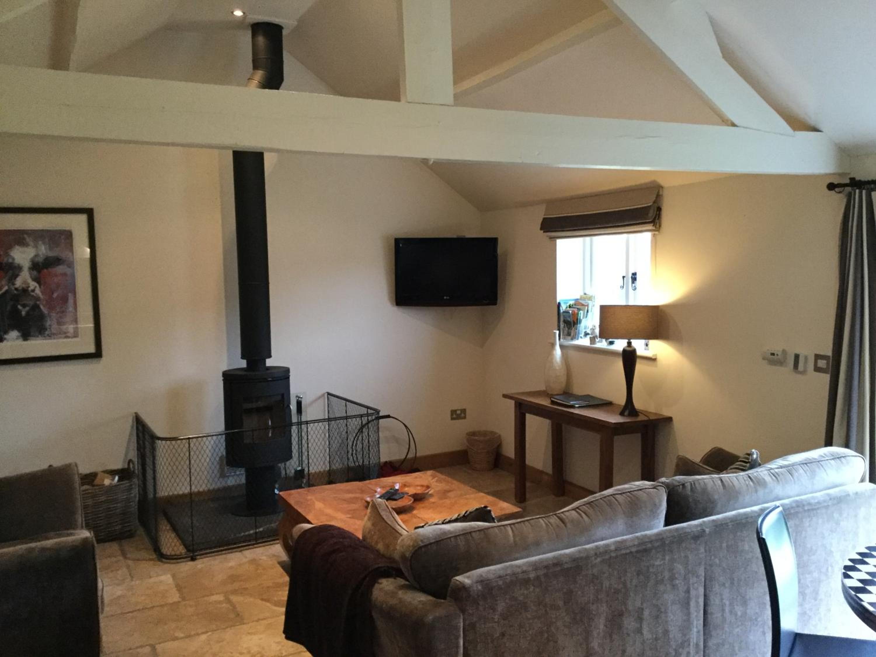 Barn Owl Lodge at Millfields Farm Cottages view 3